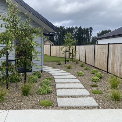 A Sleek, Low-Maintenance Garden Design for a Modern Entryway